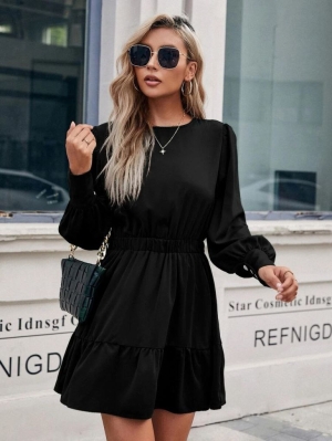 дамска рокля с еластична талия и волани J61330 черна