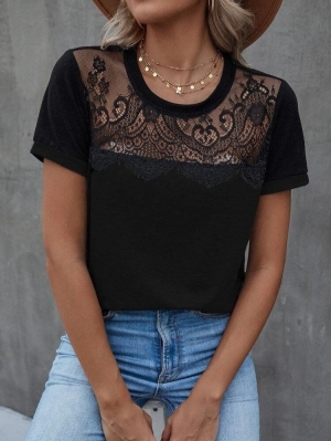 дамска блуза  с детайл дантела отпред   J89015