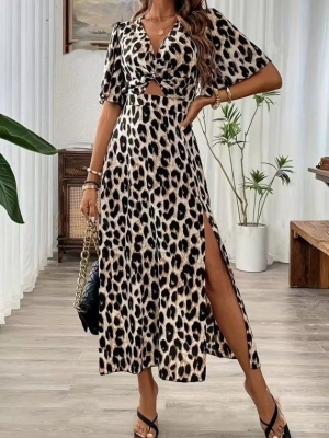  Дамска дълга рокля с къс ръкав, V-образно деколте, еластична талия и цепка, с леопардов принт J55272